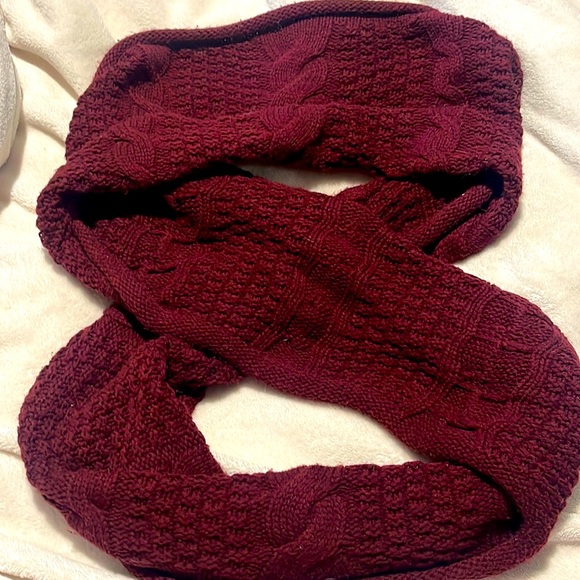 EXPRESS figure 8 knitted burgundy fall scarf - Picture 1 of 1